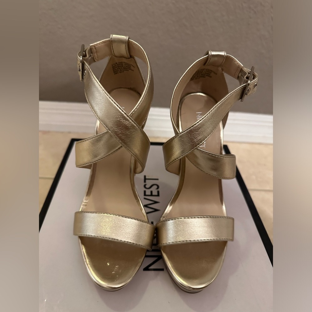Nine West high heels gold color size 5.5